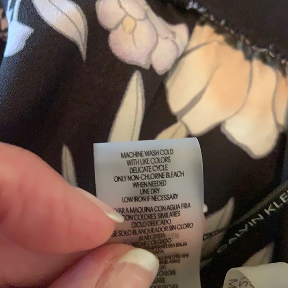 5. Add some WOW to your closet!!!!!!Calvin Klein Floral Wide Leg Pants in Black - Picture 14 of 16